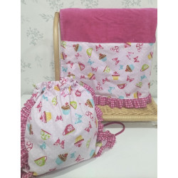 Mochila y toalla helado
